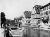 1 vue  - Grande Boucherie, pont Corbeau, bateau-lavoir. [1941-1944]. (ouvre la visionneuse)
