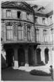 ouvrir dans la visionneuse : Rue Brûlée, cour de l'hôtel de Ville. [6 avril 1943].