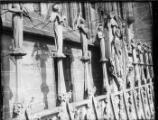 1 vue  - Cathédrale, massif occidental, anges de la galerie de l\'Ascension. (ouvre la visionneuse)