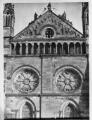 1 vue  - Cathédrale, fronton du transept nord. [2 juin 1942]. (ouvre la visionneuse)