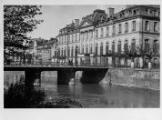 1 vue  - Palais Rohan, façade côté Ill, pont Sainte-Madeleine. [19 avril 1943]. (ouvre la visionneuse)
