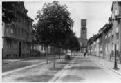 1 vue  - Strasbourg-Cronenbourg, rue de Rosenwiller et église catholique Saint-Florent. [1941-1944]. (ouvre la visionneuse)