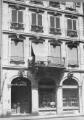 1 vue  - Rue du Dôme n°17, façade d\'immeuble, devanture d\'un commerce. [1941-1944]. (ouvre la visionneuse)