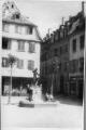 1 vue  - Place Saint-Etienne, fontaine du « Meiselocker », enfants. (ouvre la visionneuse)
