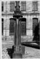 1 vue  - Rue des Frères, fontaine dans la cour du Grand Séminaire. (ouvre la visionneuse)