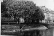 ouvrir dans la visionneuse : Place du Marché aux Poissons, bords de l'Ill (photomontage). [1941-1944].