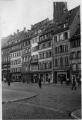 1 vue  - Rue du Vieux Marché aux Poissons, piétons, cyclistes. [1941-1944]. (ouvre la visionneuse)