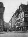ouvrir dans la visionneuse : Rue Mercière, vue vers la place Gutenberg, piétons. [1941-1944].