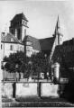 1 vue  - Eglise Saint-Pierre-le-Vieux vue depuis le quai Saint-Jean, passants, tramway. [1941-1944]. (ouvre la visionneuse)