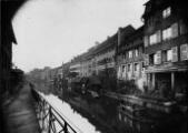 1 vue  - Quai de la Petite-France vers les Ponts couverts, lavoirs. [1940-1944]. (ouvre la visionneuse)