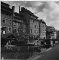 1 vue  - Quai de la Petite-France vers la place Benjamin Zix, pont du Faisan, lavoir. [1940-1944]. (ouvre la visionneuse)