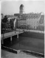 1 vue  - Quai des Bateliers, vue depuis la terrasse du Palais Rohan. [1940-1944]. (ouvre la visionneuse)