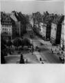 1 vue  - Place Gutenberg et rue des Grandes Arcades, scène de rue. [1940-1944]. (ouvre la visionneuse)