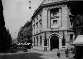 1 vue  - Rue de la Haute-Montée vers la rue du Vieux-Marché-aux-Vins [1940-1944]. (ouvre la visionneuse)