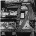 1 vue  - Rue des Dentelles n°10, détail d\'un encorbellement. [1940-1944]. (ouvre la visionneuse)