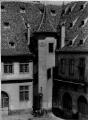 1 vue  - Ancienne Grande Boucherie, tourelle d\'angle et puits. [1940-1944]. (ouvre la visionneuse)