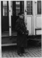 1 vue  - Portrait en pied d\'un homme receveur-contrôleur de la CTS. [1940-1944]. (ouvre la visionneuse)