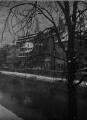 ouvrir dans la visionneuse : Rue des Veaux, maisons arrières au bord de l'Ill, paysage hivernal. [1940-1944].
