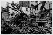 1 vue  - Rue des Bateliers, décombres de maisons détruites lors du bombardement aérien du 11 août 1944. (ouvre la visionneuse)