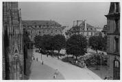 ouvrir dans la visionneuse : Place du Château, déblais du bombardement du 11 août 1944.