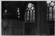 ouvrir dans la visionneuse : Cathédrale, dégâts dus au bombardement aérien du 11 août 1944.
