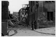 1 vue  - Rue Rohan, maison de l\'Oeuvre Notre-Dame, dégats dus au bombardement aérien du 11 août 1944. (ouvre la visionneuse)