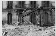 2 vues  - Terrasse du Palais Rohan après le bombardement aérien du 11 août 1944. (ouvre la visionneuse)