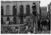 2 vues  - Palais Rohan, dégâts et décombres suite au bombardement aérien du 11 août 1944. (ouvre la visionneuse)