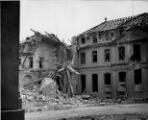 ouvrir dans la visionneuse : Palais Rohan, dégâts et décombres suite au bombardement aérien du 11 août 1944.