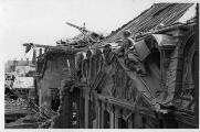 ouvrir dans la visionneuse : Palais Rohan, dégâts sur la toiture suite au bombardement aérien du 11 août 1944.