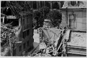 1 vue  - Rue Rohan et maison de l\'Oeuvre Notre-Dame après le bombardement aérien du 11 août 1944. (ouvre la visionneuse)