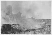 ouvrir dans la visionneuse : Bombardement aérien du 11 août 1944, incendie de l'Ancienne Douane.