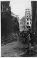 1 vue  - Rue du Fossé-des-Tailleurs vers la rue des Hallebardes, dégâts et décombres de bâtiments suite au bombardement aérien du 11 août 1944. (ouvre la visionneuse)