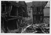 ouvrir dans la visionneuse : Ruelle des Trois-Gâteaux, immeubles détruits lors du bombardement aérien du 11 août 1944.