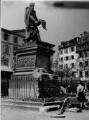 ouvrir dans la visionneuse : Monument Gutenberg, dégâts suite au bombardement aérien du 11 août 1944.