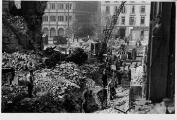 ouvrir dans la visionneuse : Place Gutenberg n°3, après le bombardement aérien du 11 août 1944.