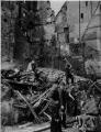 1 vue  - Place Gutenberg n°3, opérations de déblaiement après le bombardement aérien du 11 août 1944. (ouvre la visionneuse)