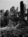 ouvrir dans la visionneuse : Place Gutenberg n°3, décombres de l'immeuble suite au bombardement aérien du 11 août 1944.