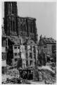 2 vues  - Place Gutenberg n°1 et 3, décombres des immeubles suite au bombardement aérien du 11 août 1944. (ouvre la visionneuse)