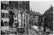 ouvrir dans la visionneuse : Place Gutenberg après le bombardement aérien du 11 août 1944.