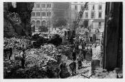 2 vues  - Place Gutenberg après le bombardement aérien du 11 août 1944. (ouvre la visionneuse)