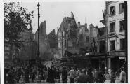 ouvrir dans la visionneuse : Place Gutenberg, après le bombardement aérien du 11 août 1944.