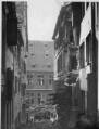 ouvrir dans la visionneuse : Rue du Vieil-Hôpital vers la Grande Boucherie, après le bombardement aérien du 11 août 1944.