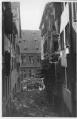 ouvrir dans la visionneuse : Rue du Vieil-Hôpital vers la Grande Boucherie, après le bombardement aérien du 11 août 1944.