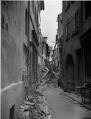 ouvrir dans la visionneuse : Rue du Vieil-Hôpital après le bombardement aérien du 11 août 1944.