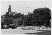 ouvrir dans la visionneuse : Place Kléber après le bombardement aérien du 11 août 1944.