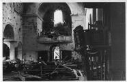 1 vue  - Eglise Sainte-Madeleine, intérieur de l\'édifice après le bombardement aérien du 11 août 1944. (ouvre la visionneuse)