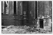1 vue  - Eglise Sainte-Madeleine, édifice après le bombardement aérien du 11 août 1944. (ouvre la visionneuse)