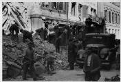1 vue  - Rue du Vieux-Marché-aux-Grains après le bombardement aérien du 11 août 1944. (ouvre la visionneuse)