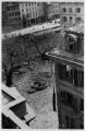 2 vues  - Place du Marché-aux-Poissons après le bombardement aérien du 11 août 1944. (ouvre la visionneuse)